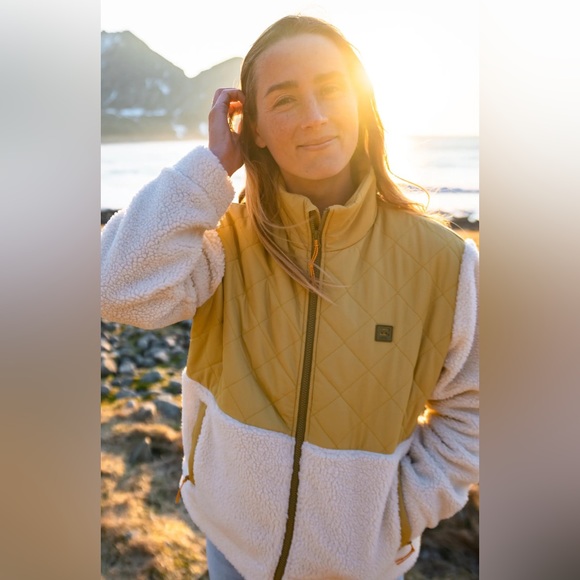 Billabong zip up jacket / Fleece. - Picture 2 of 5